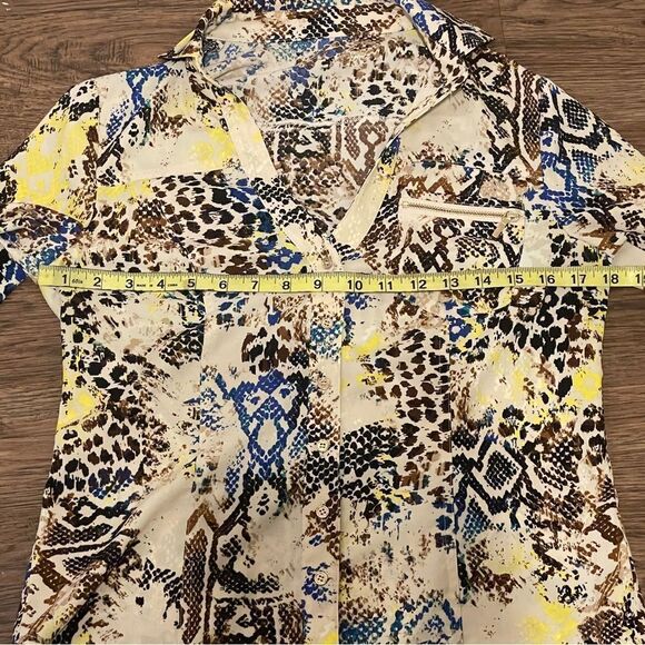 Bebe Serpentine Deep V Button Down Blouse Cream Yellow Blue Brown Size XS - Picture 9 of 16